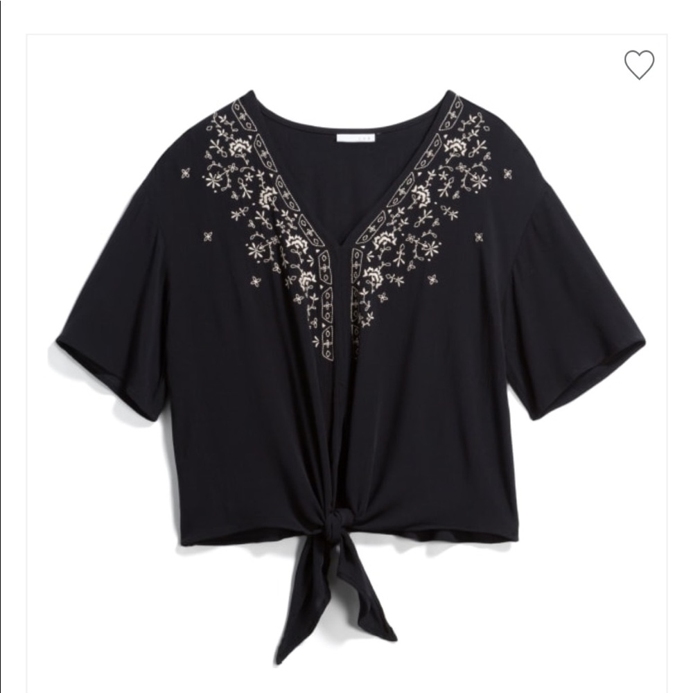 NWT LUQ Talora embroidery detail blouse